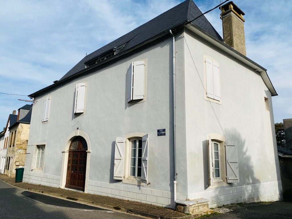 MAISON DE VILLE VENDU 64360 MONEIN béarn