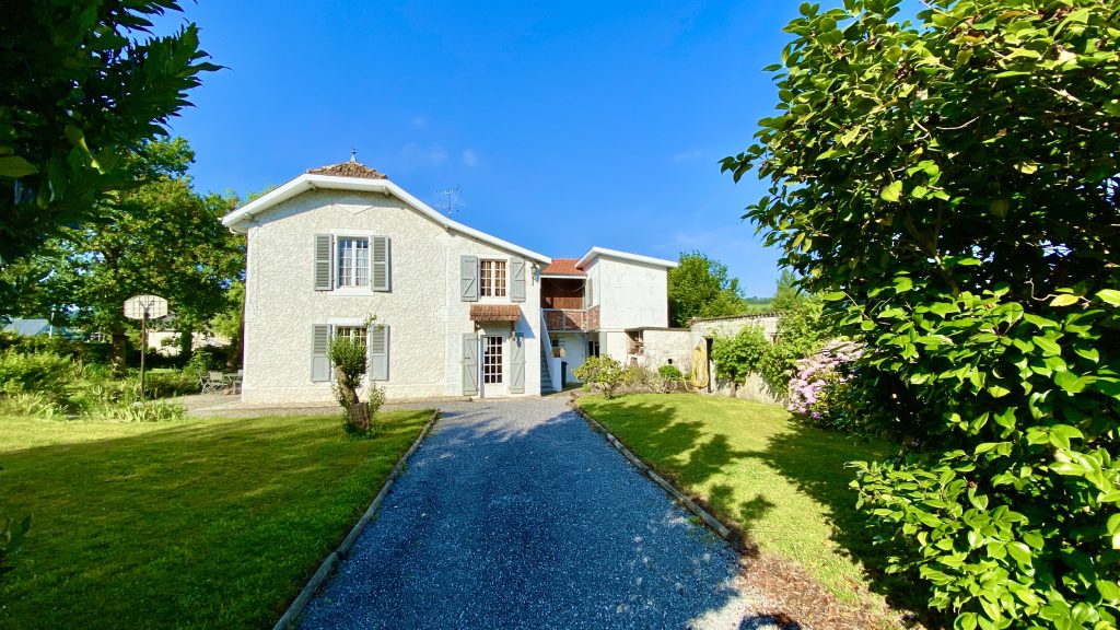 MAISON VENDUE 64360 MONEIN Béarn
