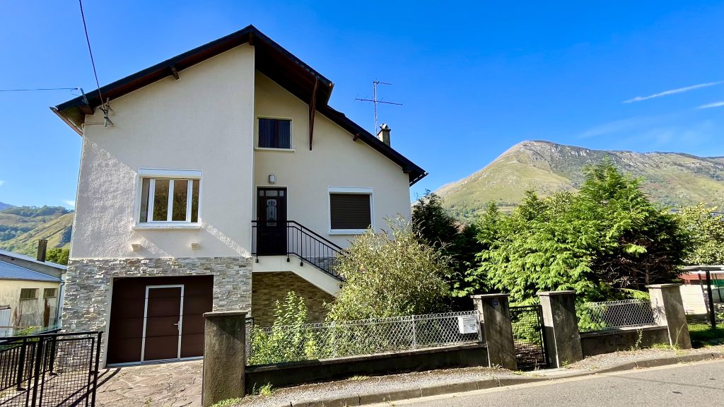 MAISON VENDUE 64490 BEDOUS Béarn
