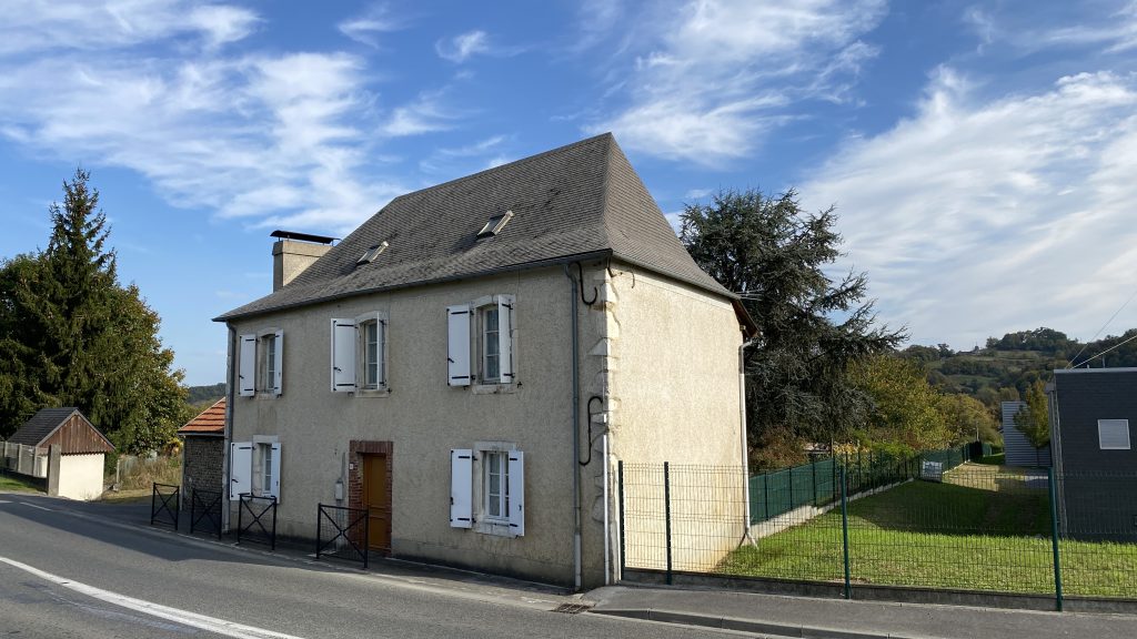 MAISON VENDUE 64360 MONEIN Béarn