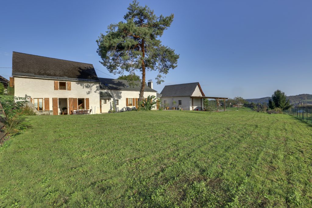 MAISON VENDUE 64360 MONEIN Béarn