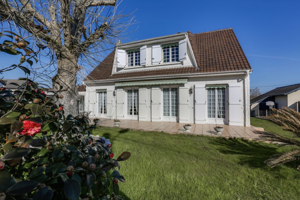MAISON VENDUE 64360 MONEIN Béarn