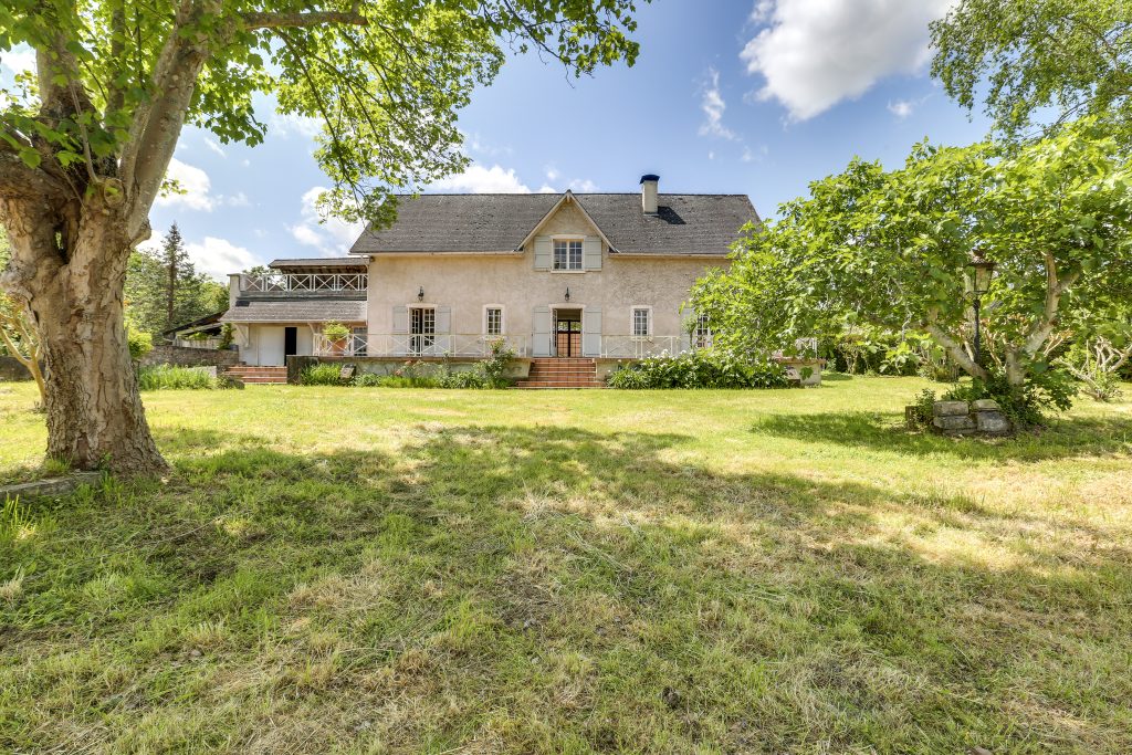 MAISON VENDUE 64360 MONEIN Béarn