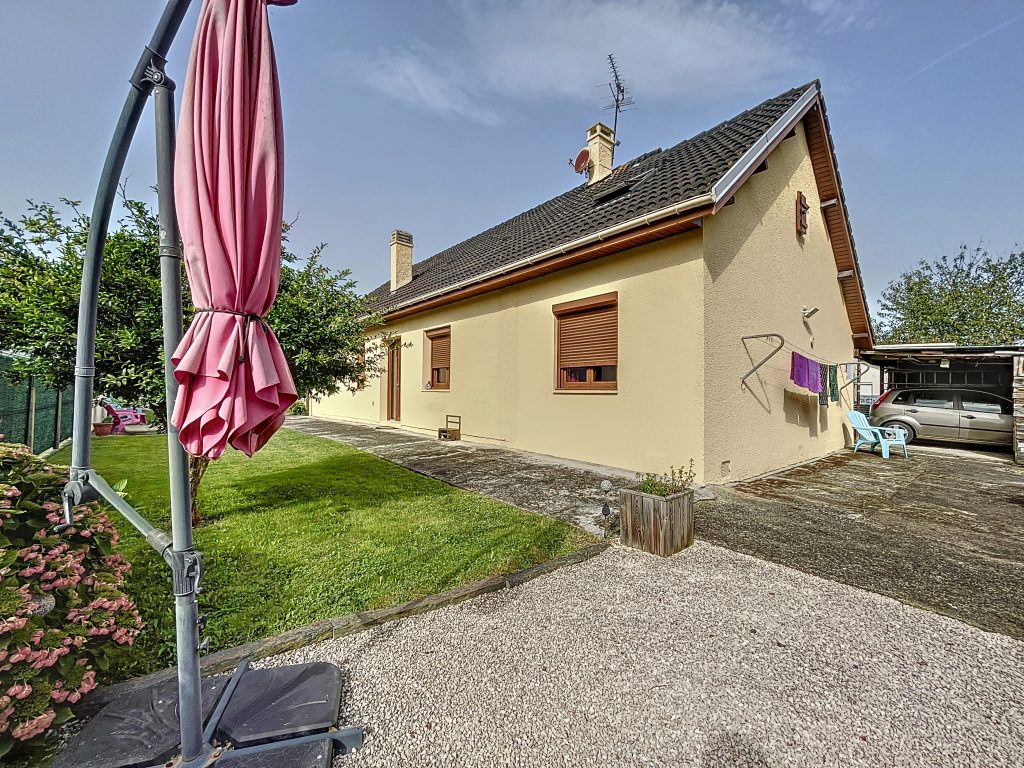 MAISON VENDUE 64360 MONEIN Béarn