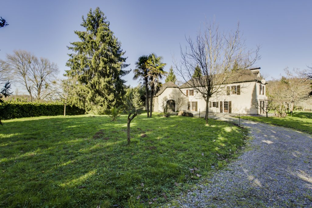 MAISON VENDUE 64360 CARDESSE Béarn.