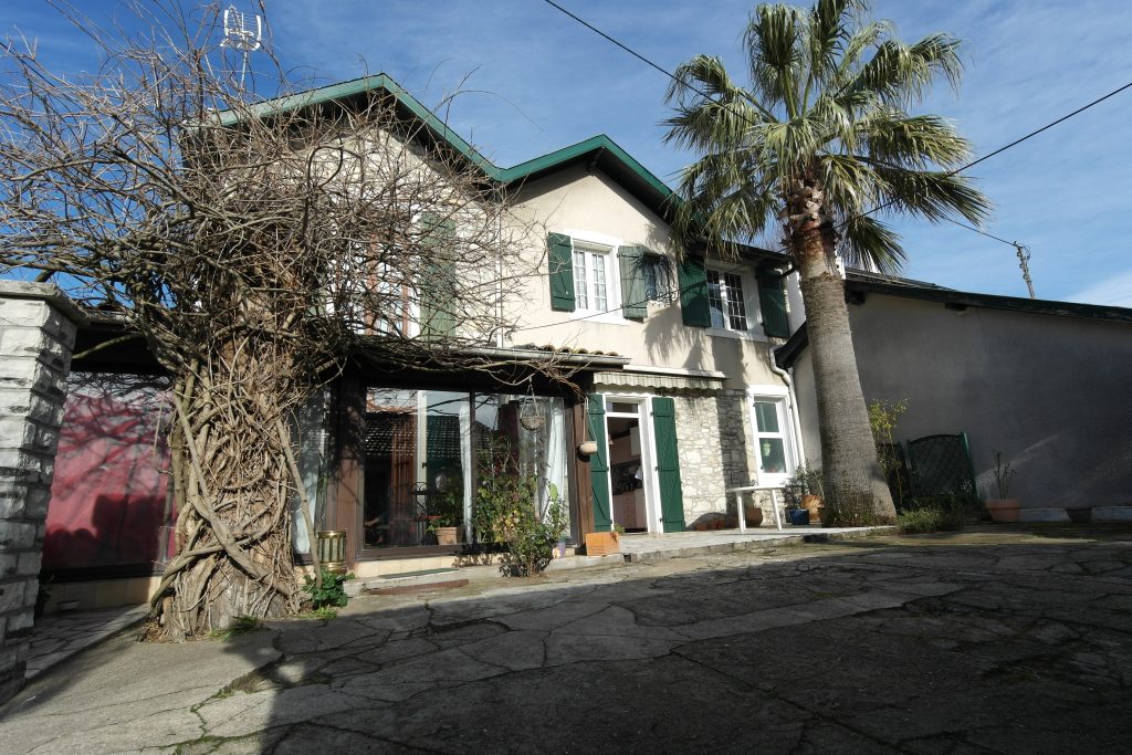 Petit Nanot VENDU Boucau 64340 quartier calme sur les hauteurs maison P5 véranda dépendance palmier cachet pierres apparentes construction traditionnelle